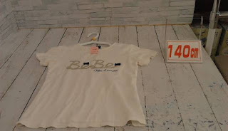 中古品　子供服　１４０ｃｍ　ＢｅＢｅ　ホワイト　半袖Ｔシャツ　２２０円