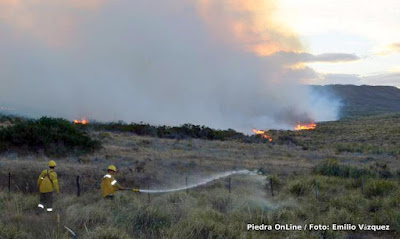 Contienen incendio en Piedra del Águila