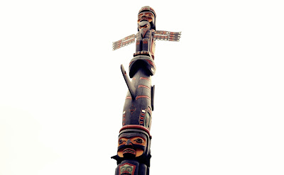 Totem Kwa'Guilth, plaza Canadá, barrio de Retiro Buenos Aires