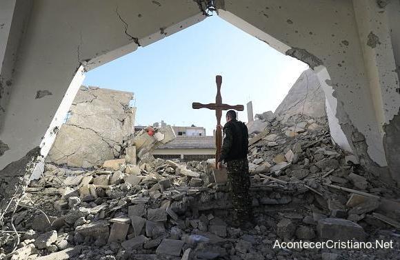Iglesia cristiana destruida por el Estado Islámico en Irak