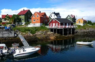 Brightly painted wooden fishing villages in Henningvaer. Photo © Samosir Books