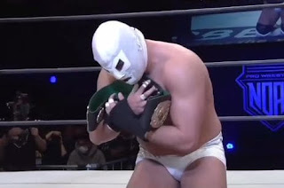 El Hijo del Dr. Wagner Jr abraza el Campeonato Peso Completo NOAH.