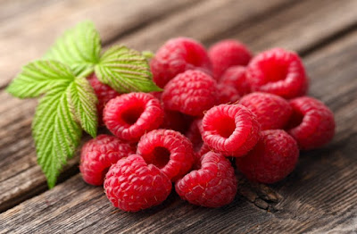 Raspberries To Cure Dark Lips