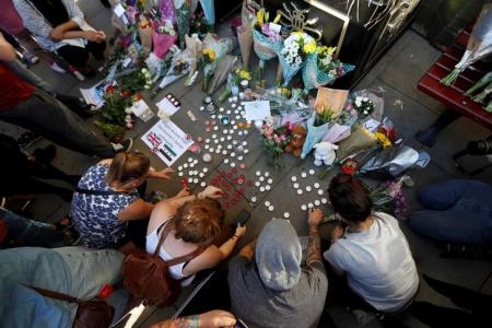 Polícia britânica identifica autor de explosão em Manchester; May condena ataque "doentio"
