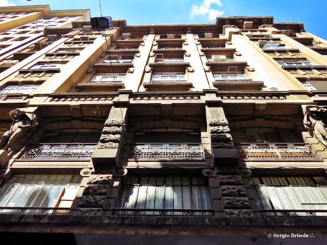 Perspectiva inferior da fachada do Edifício York - Centro - São Paulo