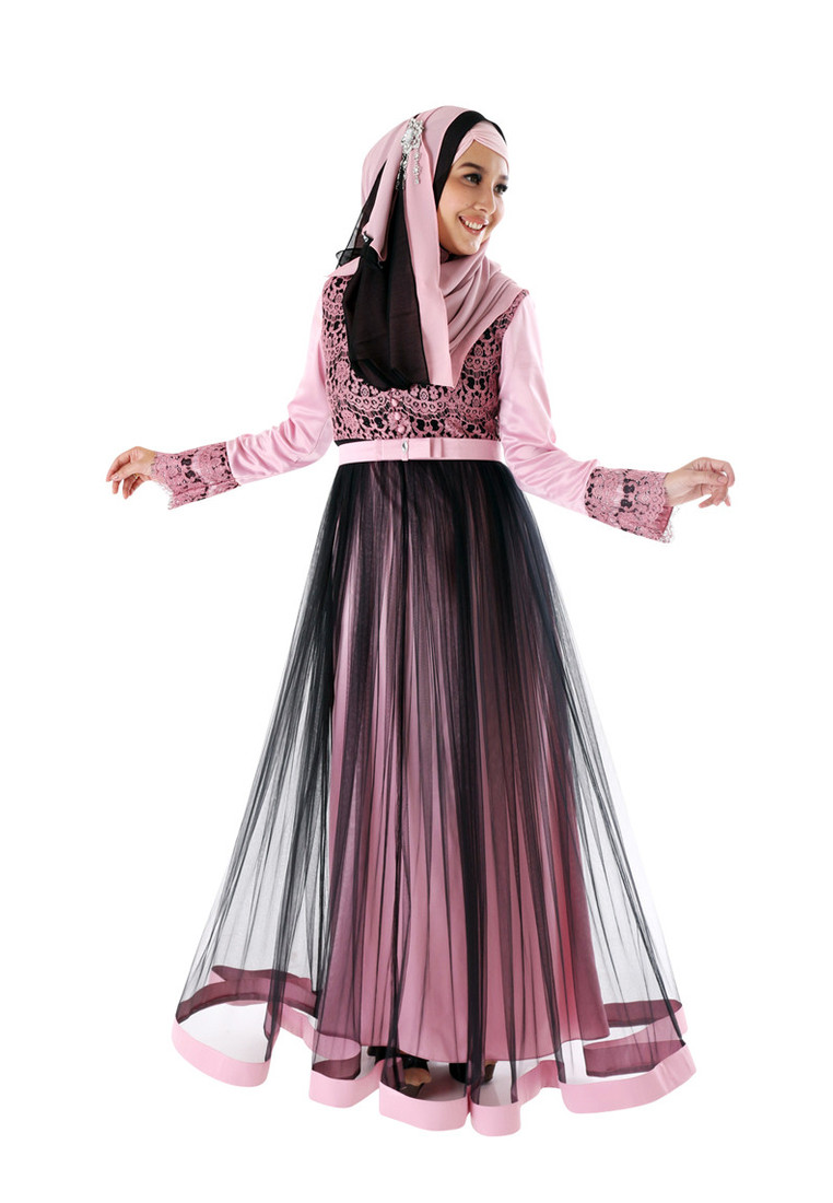 Wanita Muslimah Semakin Cantik Dengan Busana Model Gamis 