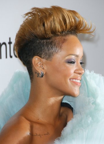 2011 short hairstyles are crazy like Rihanna's new 2011 hairstyles