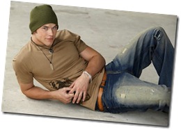 kellan-lutz-laying