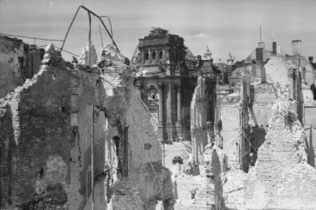 برلين في أطلال في عام 1945 (6 صور)