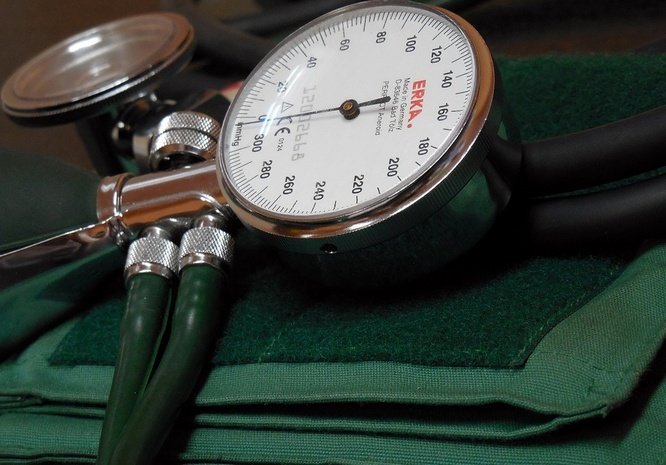 Cara Mengatasi Penyakit Hipertensi Menurut WHO (Gejala & Penyebabnya)
