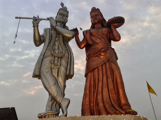 Lord Krishna and Radha Statue in Delhi, Lord Krishna and Radha Statue at Temple near Mukarba Chowk Flyover Delhi