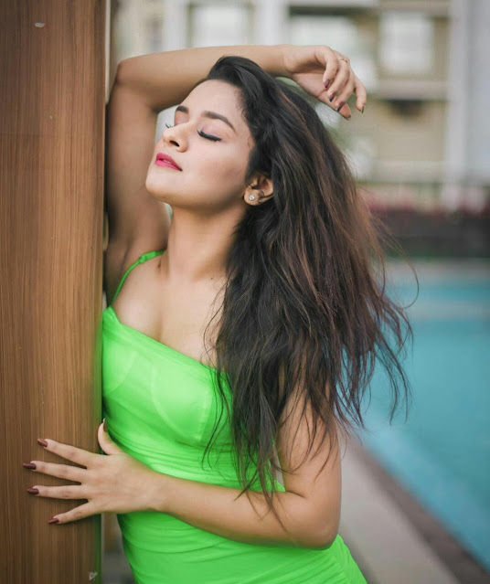 Avneet Kaur HD Wallpaper