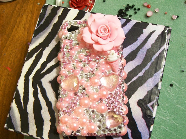 Bling DIY Craft: personalize and customize your cell phone case in 5 easy steps