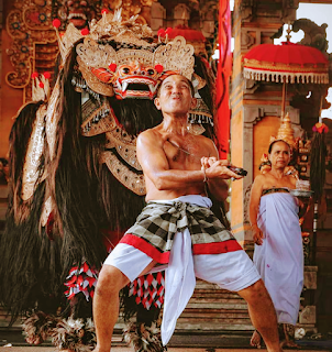 tari keris, tari barong, pesona etnik Bali, tarian tradisional Bali, Bali dance tours