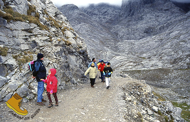 PASEANDO POR LOS PICOS DE EUROPA OTOÑO 1999