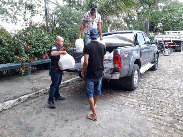 Sindpol entrega cestas básicas às famílias desalojadas de Santana do Ipanema