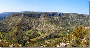 Randonnée en boucle (17 km) le 5 juin au départ de Blandas pour la résurgence de la Vis .