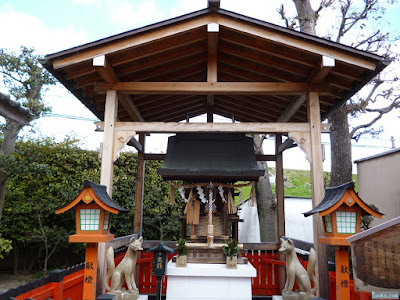 芝守稲荷神社祠