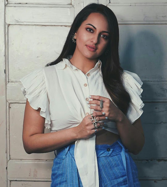 Best Sonakshi Sinha Sexy HD Wallpaper Download