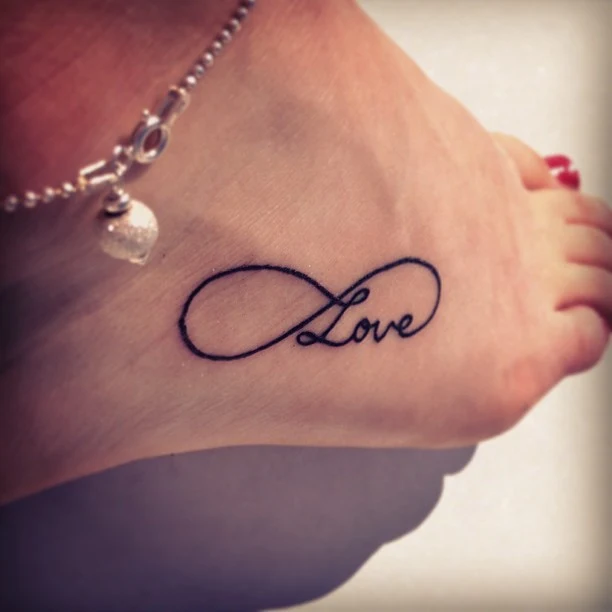 tatuajes del infinito para mujer