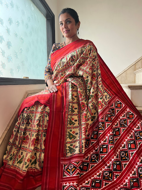 Unveiling the Beauty of Cream Check Nari Kunj Twill Silk Ikat Pochampally Saree