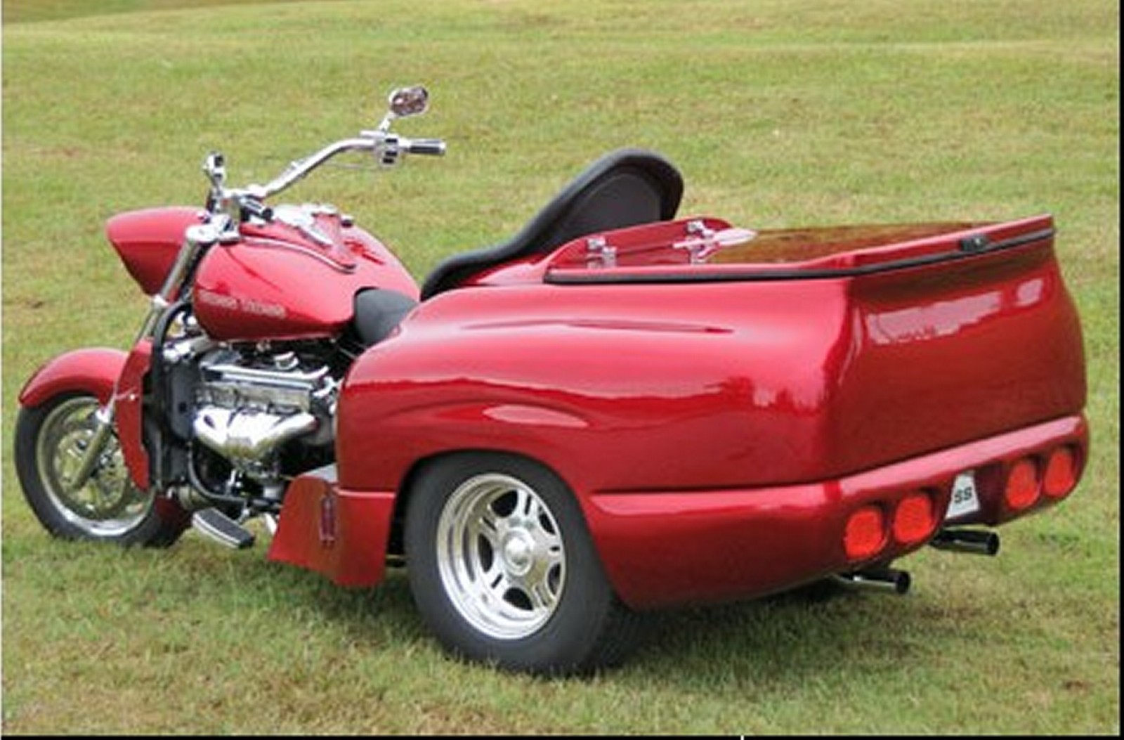 Motorcycle Pictures: Boss Hoss BHC-9 ZZ4 Trike