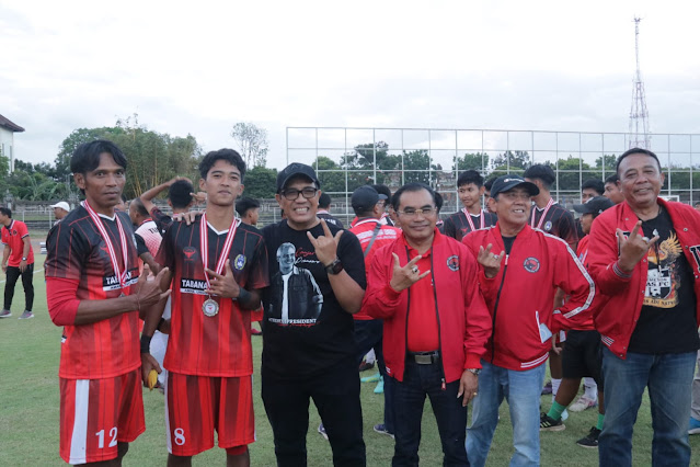    Rebut Posisi Runner Up, Ketua DPC PDI Perjuangan Tabanan Bangga Semangat Juang Tabanan U-17 di Final Liga Kampung