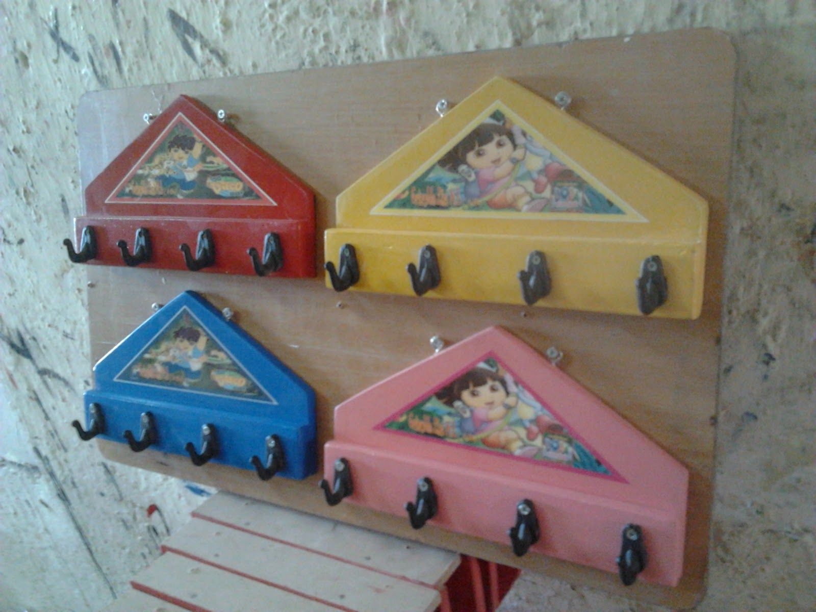 Cute b'day souvenirs: Wooden Craft