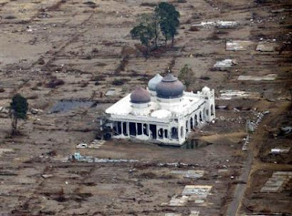 Indonesian Beautiful Mosques Stand through Earthquake 2