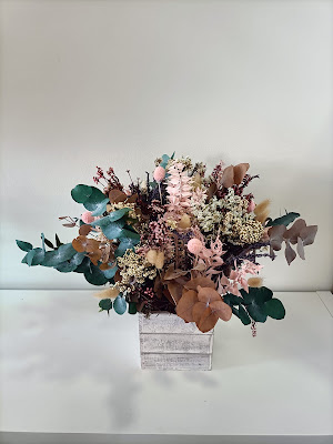 Cajas y capazos con flores preservadas
