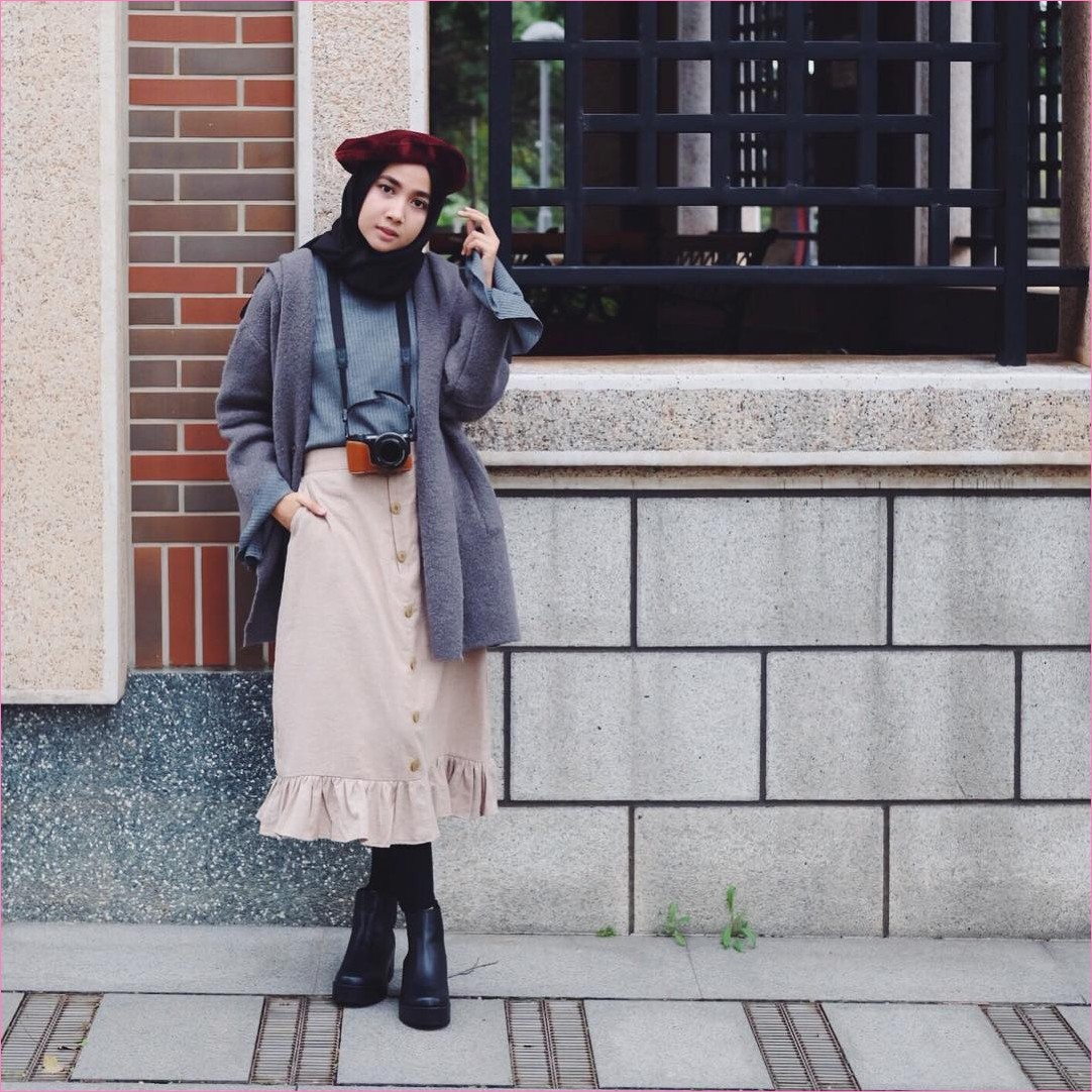 35 Trend Outfit Rok Untuk Hijabers Ala Selebgram 2022 