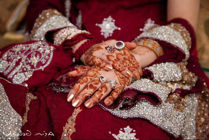 Black henna, a green powder that smells like frozen peas, is neither black 