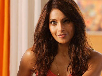 Bipasha Basu Pretty Wallpaper in Players