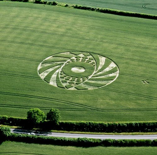 2012crop circles mayan connection. The 4 small circles outside