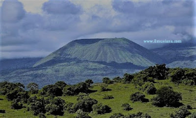 gunung sanggar tertinggi di Indonesia