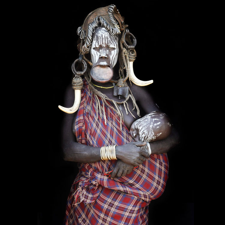 11 Mind-Blowing Pictures Of The Last African Nomads - A Mursi Mother With Her Child in Ethiopia