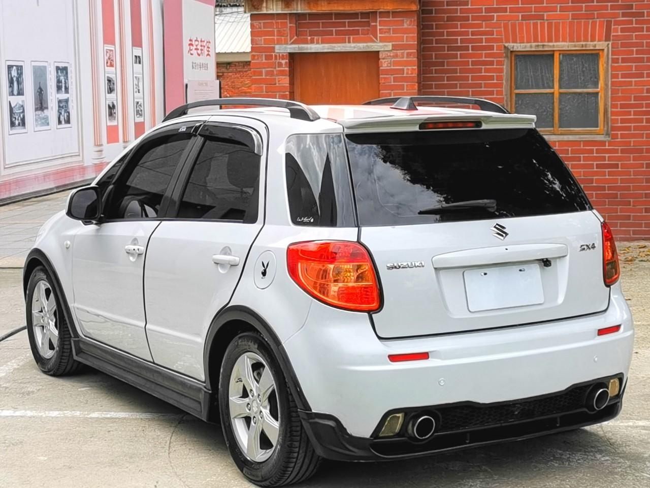 Suzuki 二手車買賣專門店-2010-SX4