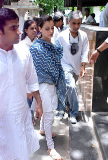 Shahrukh,Priyanka & Others at  Ashok Mehta's funeral ceremony