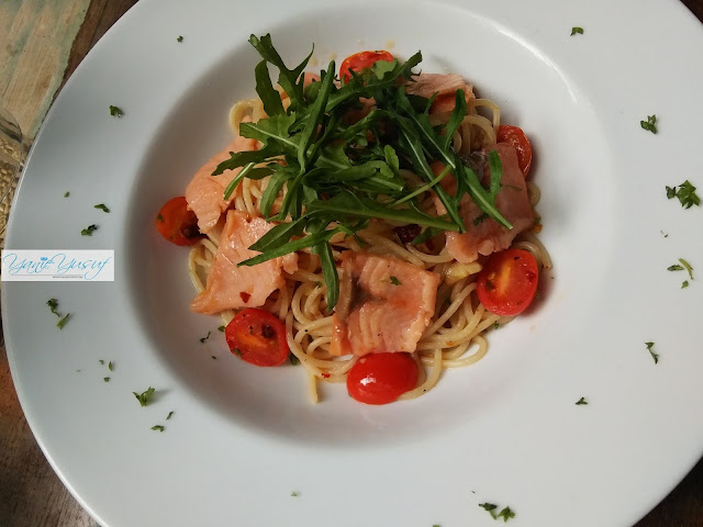 SPAGETTI AGLIO OLIO, SMOKED SALMON