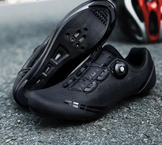 what is the difference between cycling shoes and running shoes?