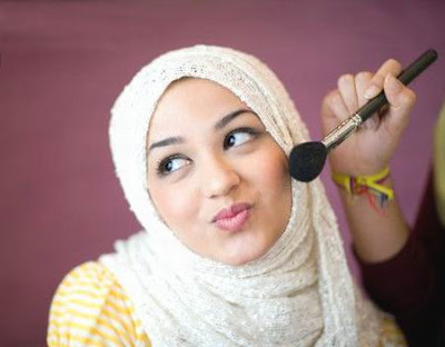 Tips Agar Wajah Tidak Belang Saat Memakai Jilbab