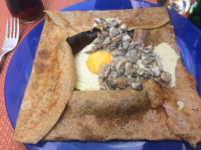 Um típico crepe de Nantes - Esqueci de tirar foto do La Reine Margot :'( - Nantes - França