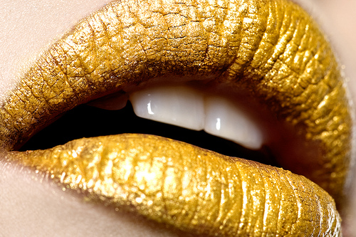 gold lipstick