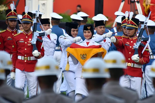 Tim Pancasila Sakti Bertugas pada Upacara Penurunan Bendera Sang Merah Putih di Istana Merdeka