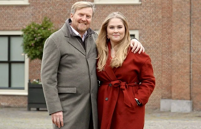 Queen Maxima is wearing a Hemmerle earrings. Princess Ariane wore a green coat by MaxMara. Princess Amalia wore a red coat