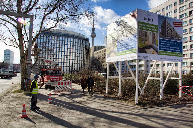 Baustelle Baumfällarbeiten, Otto-Braun-Straße / Mollstraße, 10178 Berlin, 13.02.2014