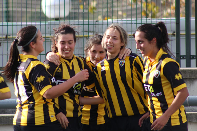 Fútbol | El Barakaldo anima a socios y aficionados a apoyar al equipo femenino en La Siebe