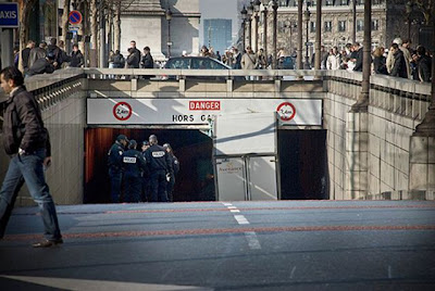 blocked traffic or 640 22 Terowongan Maut di Kota Paris Perancis