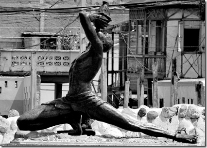 statue