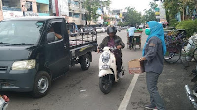 Ketua DPC PJS Lahat Serahkan Hasil Penggalangan Dana Penderita Kanker Mata